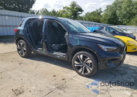 2024 Volvo Xc40 Plus z USA, uszkodzony, nr VIN YV4L12UL3R2274043